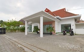 RedDoorz Plus @ Demangan Gejayan